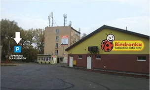 dojazd do biura Efekty z Reklamy — market Biedronka, w tle biurowiec przy ul. Radomskiej 4