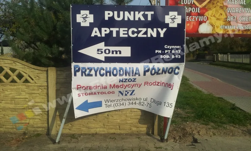 naprawa reklam częstochowa - zdjęcie przed dokonaniem naprawy, obrazujące skalę zniekształceń metalu i grafik