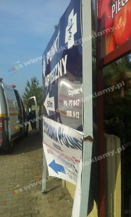 naprawa reklam częstochowa - zdjęcie przed dokonaniem naprawy, obrazujące skalę szkody