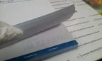 zdjęcie wertowanego papieru firmowego w stosie